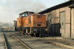 Am 06.02.1990 hatte die Lok  »105 091-3«  [LEW 16566 Bj.1979] den Rangierdienst in Oschatz zu bewältigen.