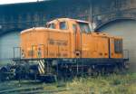 346 140-7 im Schsischen Eisenbahnmuseum zu Chemnitz-Hilbersdorf. Das Foto entstand Ende September/Anfang Oktober 1998, als sich viele ber den Sieg von Rot-Grn freuten. Mag jeder selbst urteilen, zu was Rot-Grn fhrte. Die 346 gehrt noch zu den ltesten Maschinen der BR V 60. Am Fhrerstand kann man dies sehen.