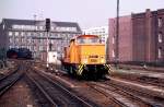 105 051-7 Berlin-Ostbahnhof im Sept. 1976, im Hintergrund 01 2069-1