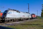 Im Anschluss des Bahnhofs Anklam E- & Diesellok auf dem Abstellgleis. - 16.10.2012
