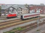 345 124 und ein Liegewagen,am 25.Oktober 2014,in Berlin Warschauer Straße.