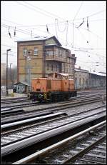 Und sie fährt doch: WFL Lok 1 am Stellwerk Berlin Greifswalder Straße unterwegs zum Tanklager (gesehen 30.01.2011, NVR-Nummer 98 80 3345 259-6 D-WFL).