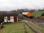 106 756-0 fuhr am 09.12.15 mit zwei Gaskesselwaggon durch Jößnitz/V.