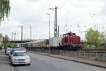 Zum Aufnahmezeitpunkt war 260 109 von der RE Rheinische Eisenbahn GmbH an Siemens vermietete.
Auf dem Foto sieht man die Überführung eines neuen Desiros UK für London Midland vom Werk in Krefeld-Uerdingen zum benachbarten Güterbahnhof am 9. April 2014.