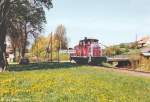 360 241 fuhr am 3.5.94 durch den ehemaligen Haltepunkt Todtenweisach. 6 Jahre nach der Einstellung des Personenverkehrs stand neben dem „Bahnsteig“ sogar noch das „Bahnhofsschild“.