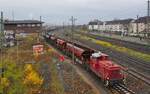 Auch die 260 588-9 rangiert am 02.12.2024 in altroter DB-Farbgebung im kläglichen Rest des einstmals bedeutenden Rangierbahnhofes Düsseldorf-Drendorf