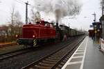 Museumseisenbahn Hanau Dampflok TKt 48-160 und V60 447 am 29.11.25 in Maintal Ost 
