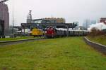 Museumseisenbahn Hanau mit V60 447 am 29.11.25 auf der Hafenbahn in Frankfurt am Main