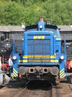 Das  Gesicht  der V60, BR 260, in auff�lliger Lackierung der Mittelweserbahn am 28.04.2007 auf der Drehscheibe des Eisenbahnmuseum Bochum-Dahlhausen anl�sslich eines Familientages.