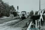 Bahnhof Mitterteich am 19.09.1984: Es war richtig, zum fotografieren anzuhalten, als ich eine Lok gesehen hatte. Heute liegen hier keine Schienen mehr....  260241 fhrt auf den B zu. Im Jahr vorher hatte Sie noch beim Abbau der Hllentalbahn geholfen... Wieder ein Motiv aus meiner Sammlung (Nr. 478/2/4).