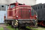 V 60 860 der Bayernbahn im ehemaligen Bw Nördlingen (Bayerisches Eisenbahnmuseum) am 17.05.2008.

Hersteller: Krauss-Maffei AG, München
Fabriknummer: 18622
Baujahr: 1960
Indienststellung: 10.03.1960
Erst-Bw: München Hbf
Umbeheimatungen: München Ost Rbf, Dück München, Bahnpark Augsburg
Heimat-Bw z.Z.d. Aufnahme: BEM Nördlingen
ursprüngl. Fahrzeugnr.: V 60 860
Betreibernr. z.Z.d. Aufnahme: V 60 860
Umzeichnung: 260 860-2 (01.01.1968); 360 860-1 (01.10.1987)
z-Stellung: 26.02.2002
Ausmusterung: 06.06.2002
Verbleib (Eigentümer): Bayern Bahn GmbH Nördlingen
Radsatzfolge: C
Vmax (km/h): 60
Leistung (kW): 478
Dienstmasse (t): 50
max. Radsatzfahrmasse (t): 17
LüP (mm): 10.450