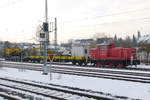 26. Februar 2013, Zwischen Hochstadt und Lichtenfels werden neue Maste für die Fahrleitung aufgestellt. Der Bauzug mit der Ramme wartet im Bahnhof Hochstadt-Marktzeuln auf die Freigabe des Gleises.