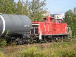 Die 362 551-4 bringt am 13.09.2007 einen beladenen Ganzzug von der nahen Ethanolfabrik in den Gterbahnhof Zeitz.