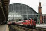 362 852 schleppte am 31.07.2010 110 500 mit ihrer Garnitur durch den Bremer HBF.