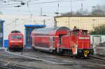 362 942-5 rangiert im Hbf Aachen mit einem Dostowagen.