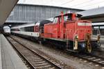 363 706-3 stellt am 14.11.2018 den EC194 nach Zürich HB im Münchener Hauptbahnhof bereit.