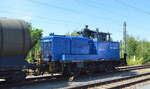 Eisenbahngesellschaft Potsdam mbH, Potsdam mit  363 187-6  (NVR:  98 80 3363 187-6 D-EGP ) und einigen Kesselwagen bei der Vorbeifahrt Bahnhof Elsterwerda am 21.06.22