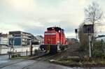 Am Sonntag vormittag wartete die 363 826-9 des Rheinischen Industriemuseums Köln am Bahnübergang Südstraße in Hagen Westerbauer. Sie holte später ein paar Wagen in Ennepetal ab.

Hagen 08.01.2023