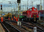 DB-Rangierlok 363 139 mit Bauzug am 15.11.2015 bei Arbeiten östlich des Hbf. Mannheim.