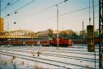 Eine Baureihe 363 zieht RE-Wagen aus dem Mnchner Hbf. Aufgenommen vom Bahnhof Hackerbrcke, 18.02.2009