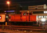 363 135 ist am Abend des 28.12.2009 in Mnchen Ost abgestellt (Aufgenommen vom Bahnsteig 11/12).