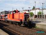 Die 363 216-3 hat ein Autozug in Hamburg Altona an die Entladerampe geschoben.19.08.2010