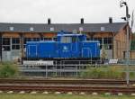 Kleines blaues Kraftpaket: 363 029-9 der PRESS stand am 08.08.2010 auf der Drehscheibe in Wismar.