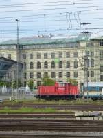 363 713-9 zieht hier am 22.09.2013 einige Alex-Wagen aus dem Mnchener Hbf.