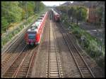 Eine Leerwagengarnitur auf Rangierfahrt mit 363 189 und die S1 nach Wiesbaden begegneten sich am 19.09.2006 kurz vor dem Bahnhof Frankfurt am Main-Griesheim.