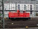 DB Schenker Rail 363 218-9 steht am 01.03.15 in Frankfurt am Main Hbf im Vorfeld vom Bahnsteig aus fotografier