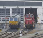DB Cargo 077 018-5 + 363 711-3 am 12.02.2020 im Bw Mühldorf (Oberbay).
