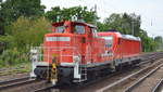DB Cargo AG [D] mit  363 163-7  (NVR-Nummer:  9880 3 363 163-7 D-DB ) am Haken von  187 166  [NVR-Nummer: 91 80 6187 166-4 D-DB] als Lokzug am 04.06.20 Berlin-Hirschgarten.
