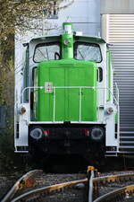 Diese mir unbekannte Diesellokomotive habe ich im April 2023 in Hattingen ablichten können. (Standort: Bürgersteig Eickener Str.)