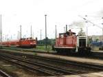 Ein qualmende V60 364 943-1 auf Bahnhof Frankfurt am Oder am 05-8-2001.