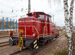 
Die 364 850-8 (98 80 3364 850-8 D-VEB) der  VEB - Vulkan-Eifel-Bahn Betriebsgesellschaft mbH in Gerolstein, ex DB V 60 850, ex DB 260 850-3, ex DB 360 850-3, ex SWA 364 850-8 (Stadtwerke Andernach Hafenbahn), abgestellt am 17.03.2017 in Kreuztal.

Die „leichte“ V 60 (leichte Bauart) wurde 1960 von Krauss-Maffei unter der Fabriknummer 18612 als V 60 850 für die DB gebaut, die erste Umbezeichnung erfolgte 1968 in DB 260 850-3 und 1987 in DB 360 850-2. Ein Umbau mit der Ausrüstung mit Funkfernsteuerung und Umzeichnung in DB 364 850-8 erfolgte 1991. Die z-Stellung und Ausmusterung bei der DB erfolgte 2007 im AW Cottbus. Im Jahr 2009 ging sie an die Stadtwerke Andernach (Hafenbahn) und im Juni 2016 kam sie zur VEB - Vulkan-Eifel-Bahn Betriebsgesellschaft mbH in Gerolstein.
