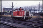 364892 rangiert hier am 18.2.1995 im HBF Emden.