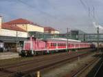 Am 25.10.2005 rangiert 364 847 einen RegionaExpress in Regensburg.