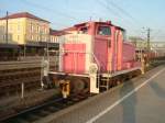 Am 06.10.2005 hat 364 847 hier in Rege´nsburg angehalten und mir die Sicht auf den mit einer 152 im Hintergrund ankommenden Containerzug versperrt!