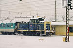 Am 08. Januar 2000 rangierte Lok 365 708 im Bahnhof Freilassing