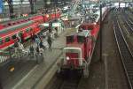 Die BR365 beim Rangieren im Hamburger Hbf.(18.07.04)