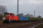 RSE 365 733 rangierte nun PRESS 140 037 (140 831) mit den letzen drei beladenen Holzwagen an den Zug.