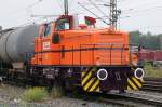 Lok 12 von TanQuid (Krauss-Maffei/19459/1971/M 700C)verschiebt Kesselwagen auf der  linsel  im Hafen Duisburg Ruhrort.