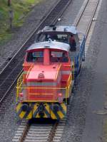 Eine Lok der Ruhrtalbahn zieht am 14.09.2010 eine kleine andere Lok am Nirmer Tunnel vorbei.