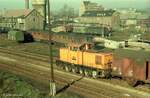 Die DR Lok 106 943-4 [LEW 14545/1975] rangiert am 07.02.1990 in Nordhausen.
