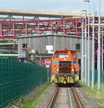 Eine MaK G 763 C der K+S Kali GmbH drückt am 19.05.2021 Kesselwagen ins Werk in Heringen (Werra). Vom BÜ aus fotografiert.