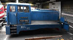 Die mit V23 082  Riffel 15  beschilderte Rangierlokomotive wurde 1968 gebaut. (Mecklenburgisches Eisenbahn- und Technikmuseum Schwerin, März 2022)
