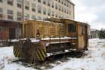 Rangierdiesel V10b Typ N 4b Baujahr 1955 bei LKM Babelsberg mit Fabriknummer 251073 gammelt auf dem Gelnde der ehem.Mrkischen Kraftfutter GmbH Mrka Rathenow
vormals VEB Getreidewirtschaft Brandenburg BT Rathenow.Bei Rangierdiesel.de ist sie 2002 an gleicher Stelle in wesentlich besserem Zustand Rathenow 09.02.2012 