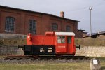 310 107-8 vor dem Museumslokschuppen (nahe des Bahnhofes Groheringen) der Gemeinde Groheringen stehend,von der Strae nach Camburg aus zu betrachten,15.02,2011