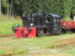 25.6.2011 9:27 DR K II 4017 mit einigen alten Wagen abgestellt im Museumsbahnhof Schnheide Sd.