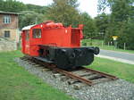 Die ehem. DB 310 107-8 hat bei den Eisenbahnfreunden Großheringen als Denkmallok einen Platz vor dem ehem. Bw gefunden; am 07.09.2008.